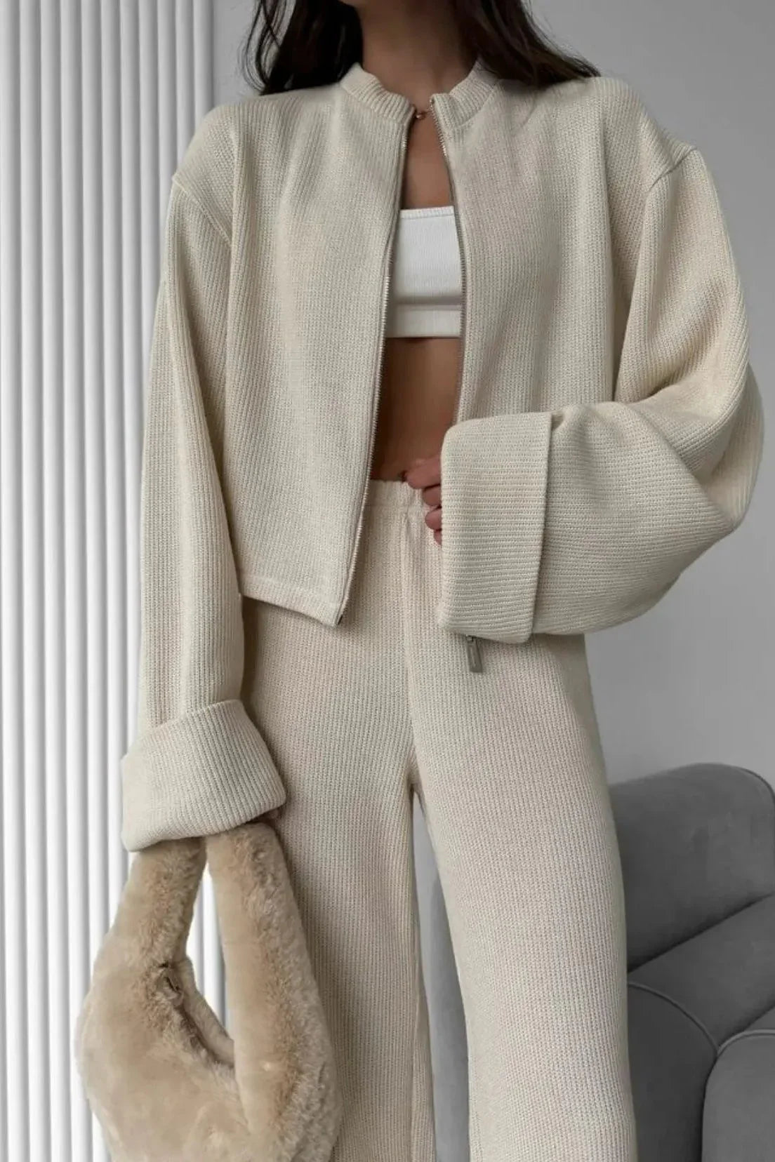 Moderner Strick-Zweiteiler