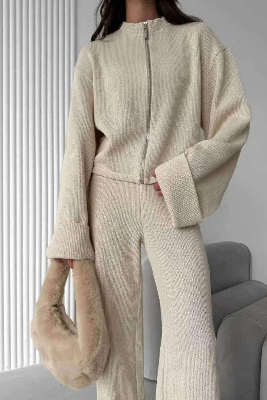 Moderner Strick-Zweiteiler