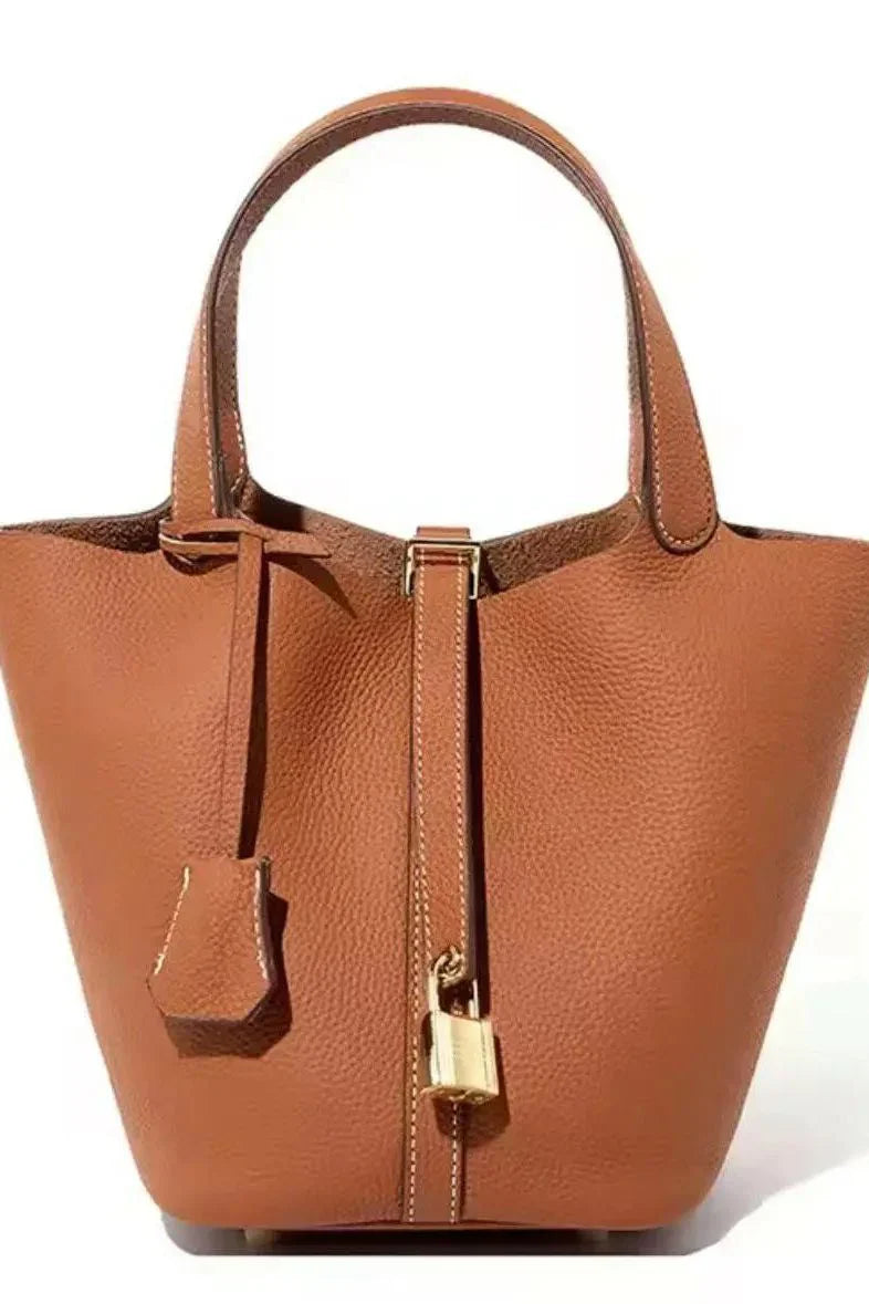 Lux Bucket Bag mit Schlossdetail